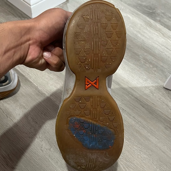 Nike Paul George Sneakers - Picture 3 of 3